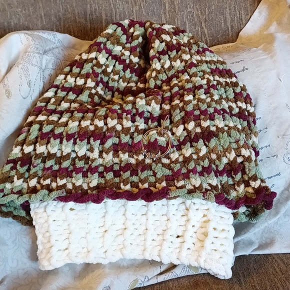 BIG HAIR DAYS Womens Knit Loom crochet Hat Headband Silver tone Star hai… - Picture 1 of 4